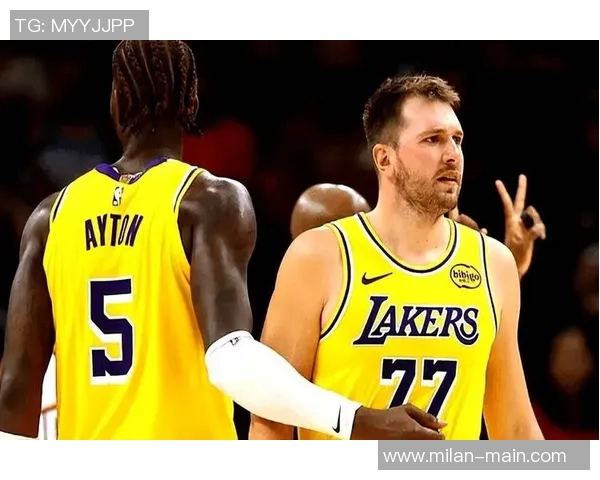 米勒质疑东契奇防守态度为何不积极协防只会摆手表示无奈